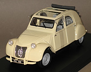 CITRON 2CV DECAPOTEE 1/18