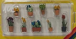 9 POTS DE FLEURS DIVERS