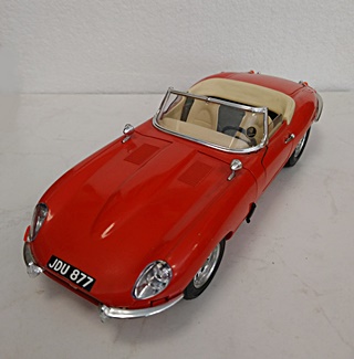 JAGUAR TYPE E 1961 MOYEN 1/18