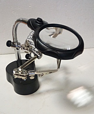 LOUPE 3EME MAIN AVEC LEDS