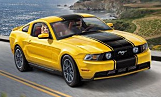 FORD MUSTANG 2010 EN SET 1/25