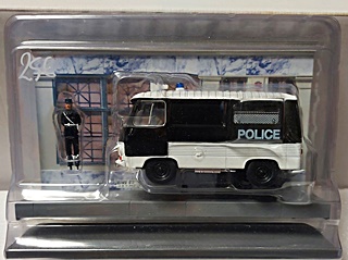 PEUGEOT J7 POLICE PIE AGENT ET DECOR 1/43