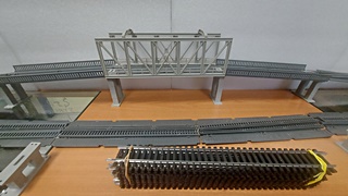 PONT METALLIQUE COMPLET ET RAILS 2M70 HO