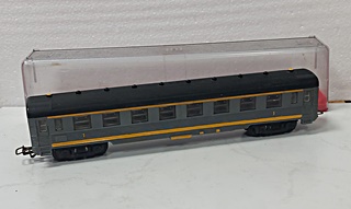 VOITURE A8 INOX FONCE SNCF 1/87