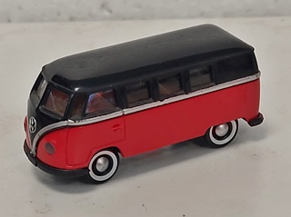 VOLKSWAGEN T1 COMBI NOIR ET ROUGE 1/87
